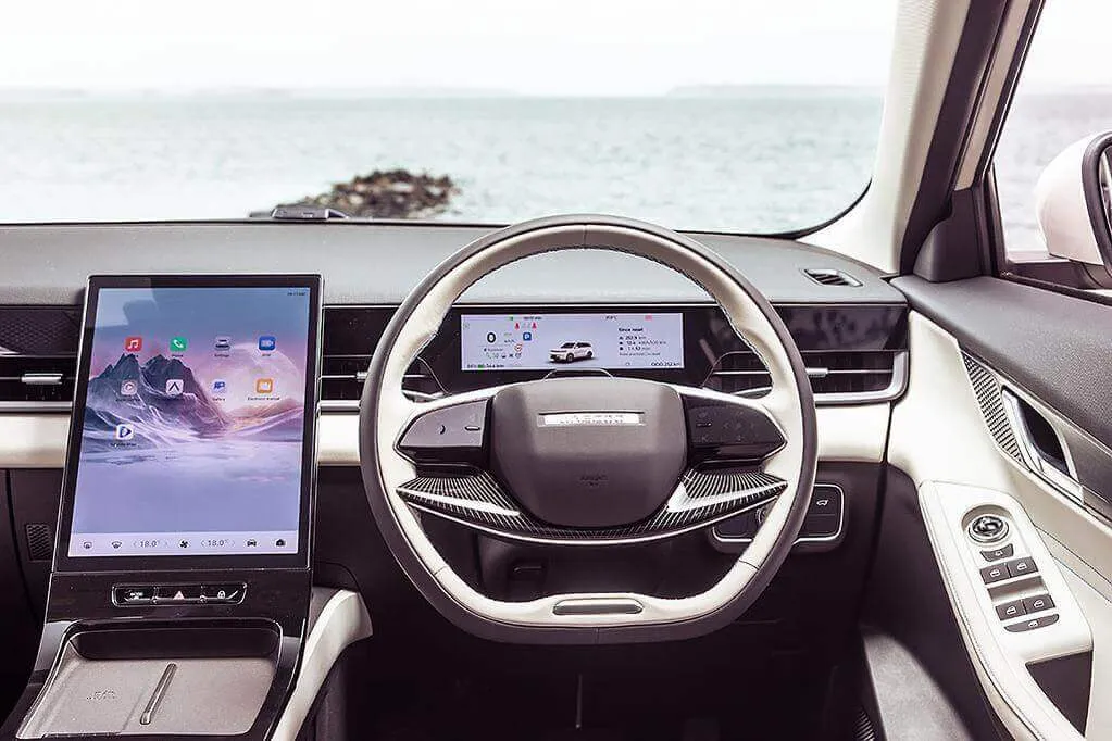 Jaecoo J5 EV steering wheel and portrait screen