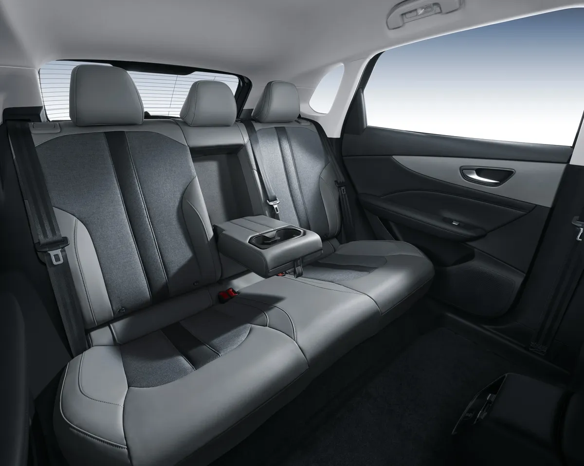 MG S5 rear seat