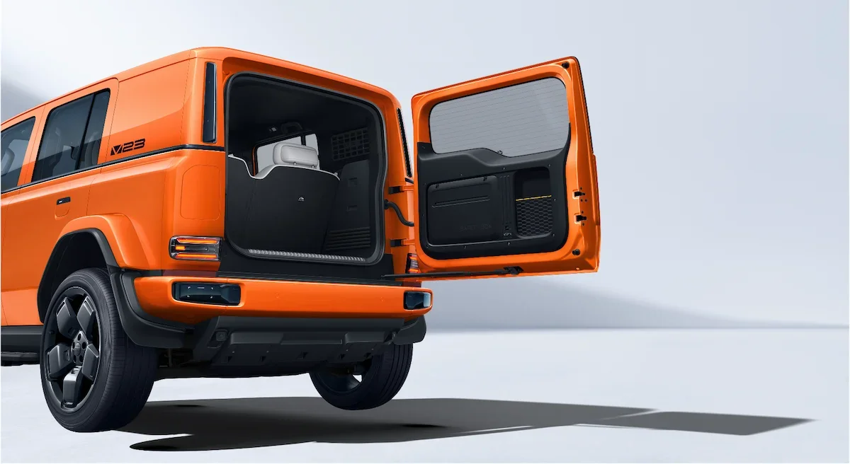 iCAUR V23 with side-hinged tailgate open