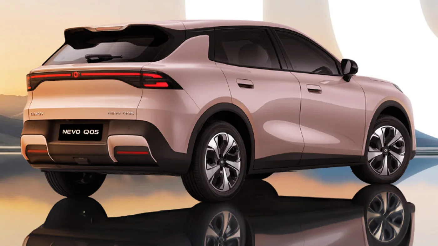 Deepal Nevo Q05 rear three-quarter view
