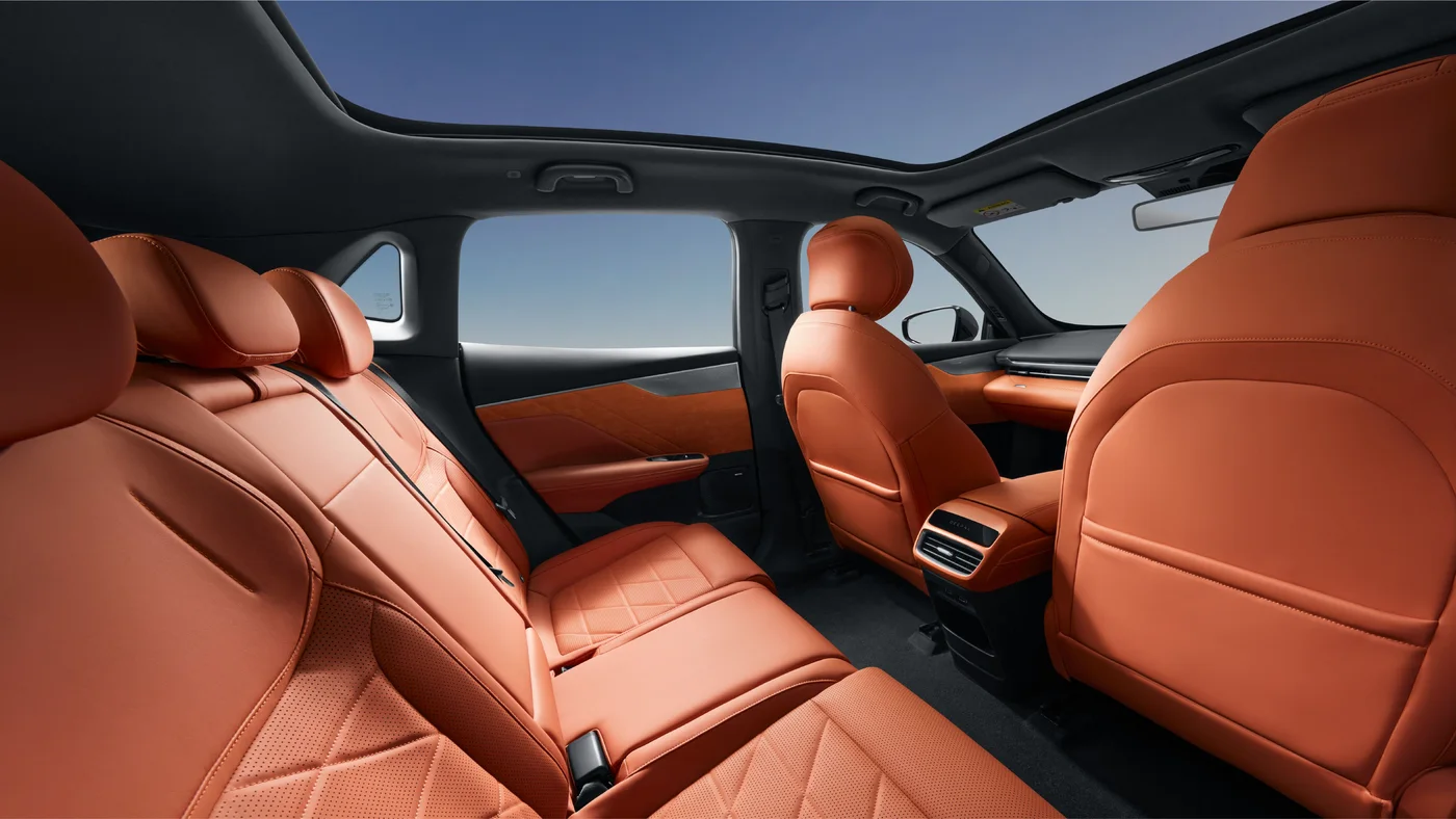 Deepal S05 rear seats in orange synthetic leather