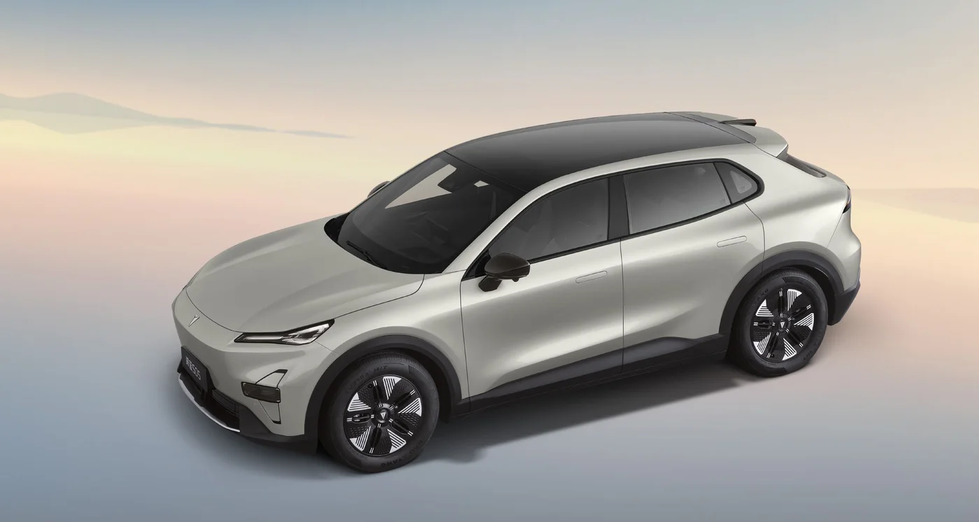 Deepal S05 in silver, high front three-quarter view