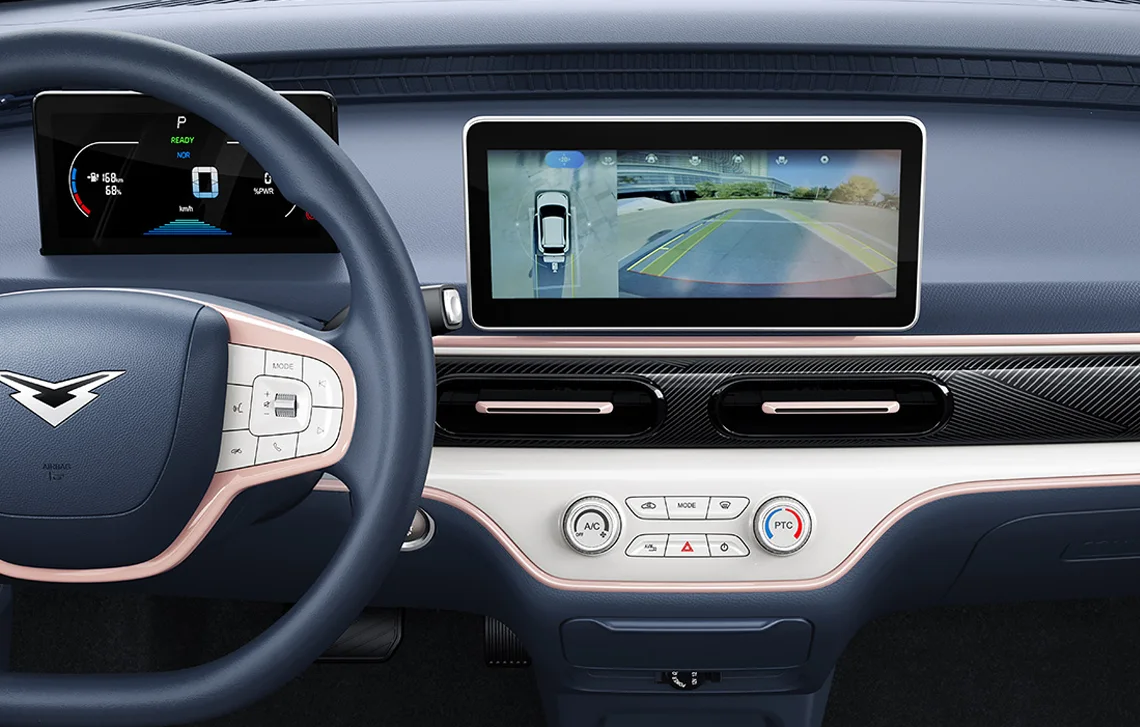 Kaiyi e-Qute 04 dashboard with touchscreen showing the 360-degree camera