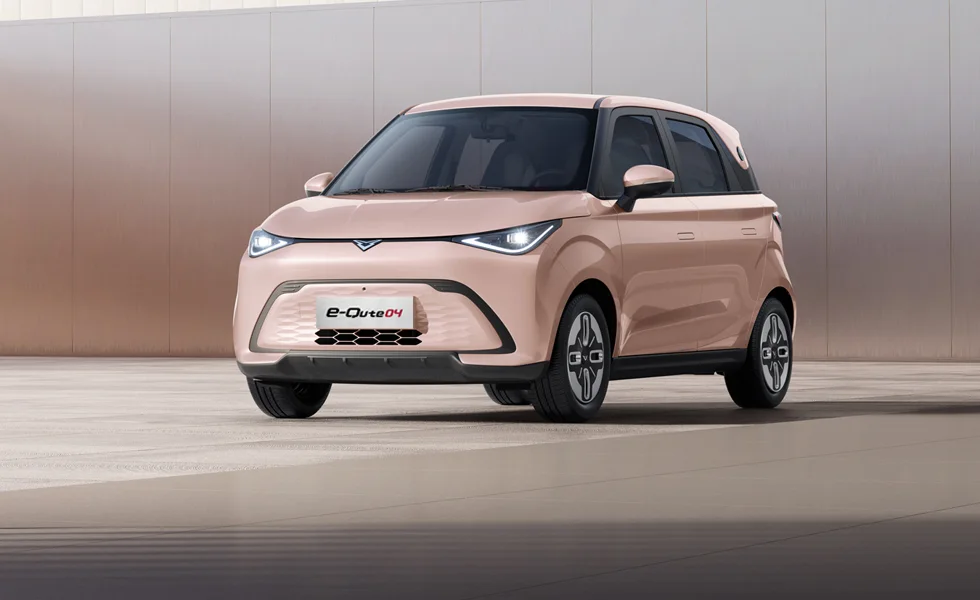 Pink Kaiyi e-Qute 04 front three-quarter