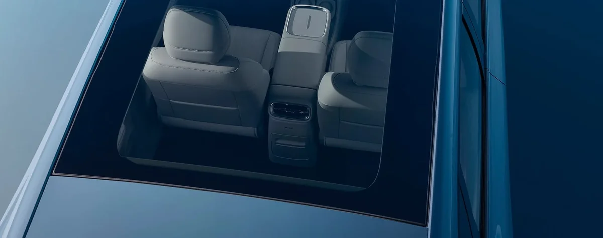 Leapmotor B10 panoramic glass roof seen from above