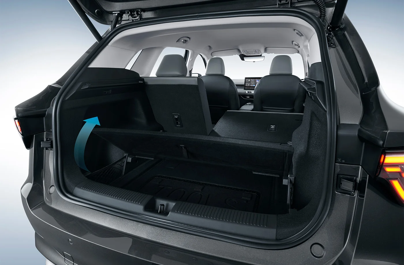 MG S5 boot with rear seats folded