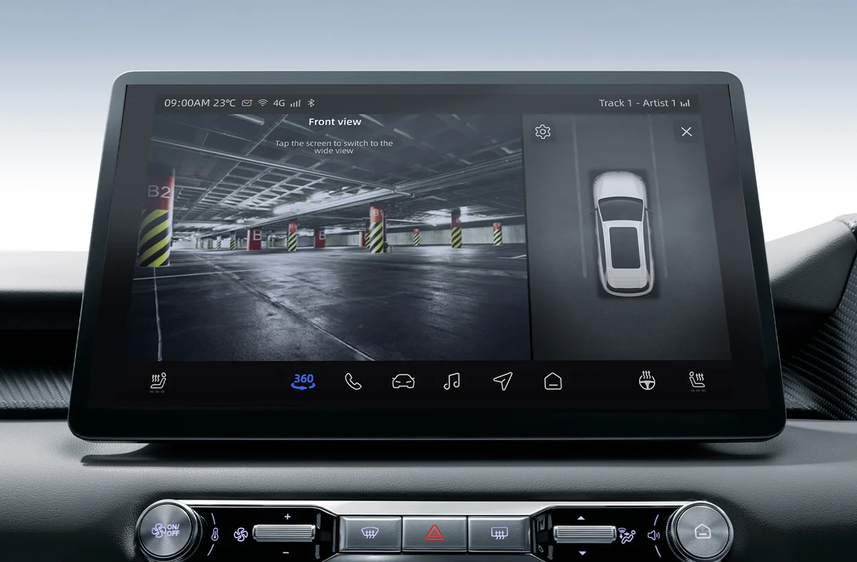 MG S5 360-degree camera view on the touchscreen