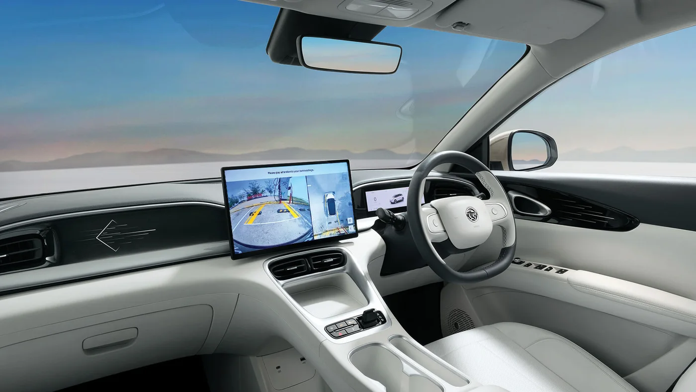 Proton e.MAS 5 touchscreen showing the 360-degree camera view