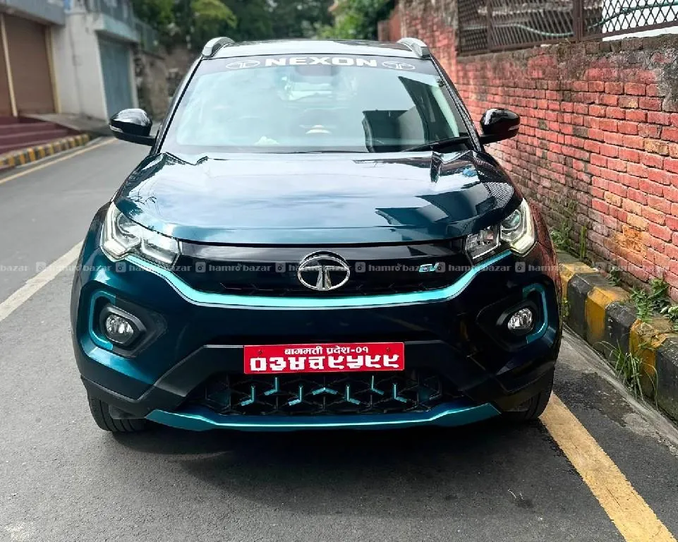 Nexon EV Max Top Varient with Sunroof