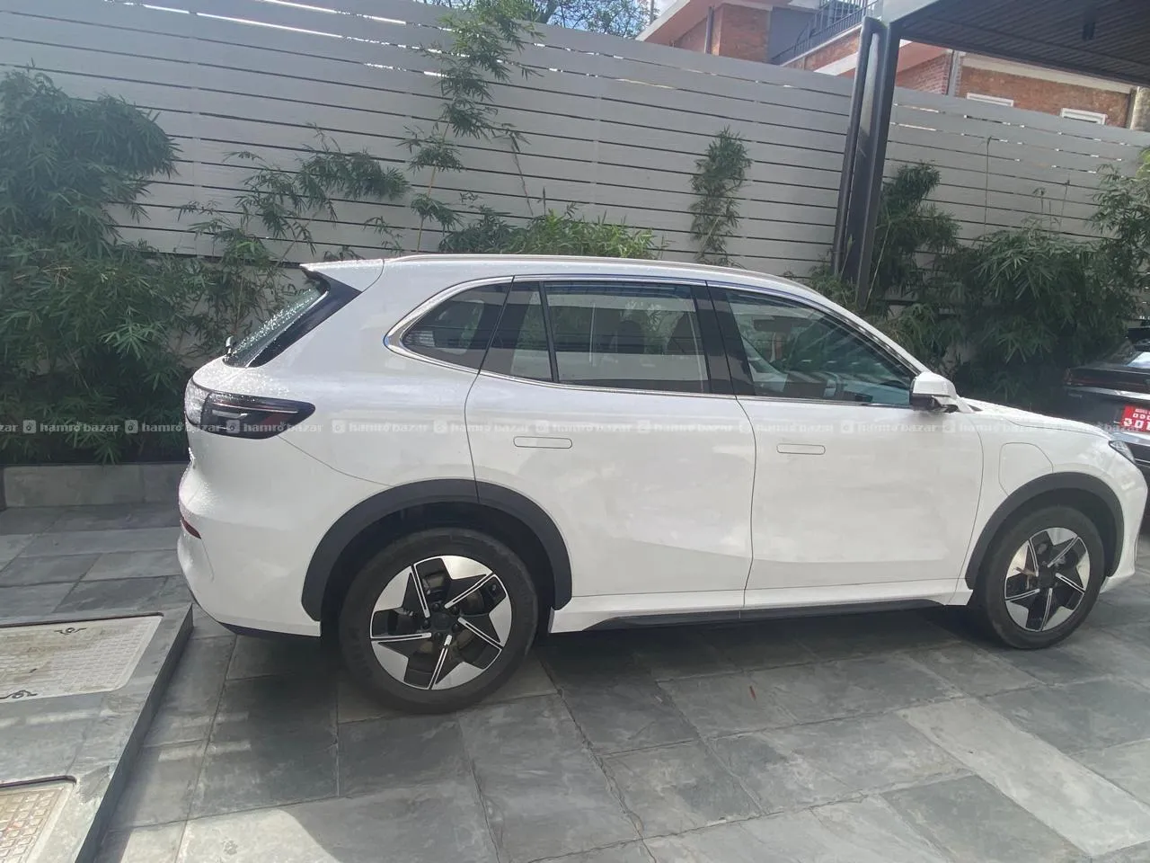 Proton eMas 7 car